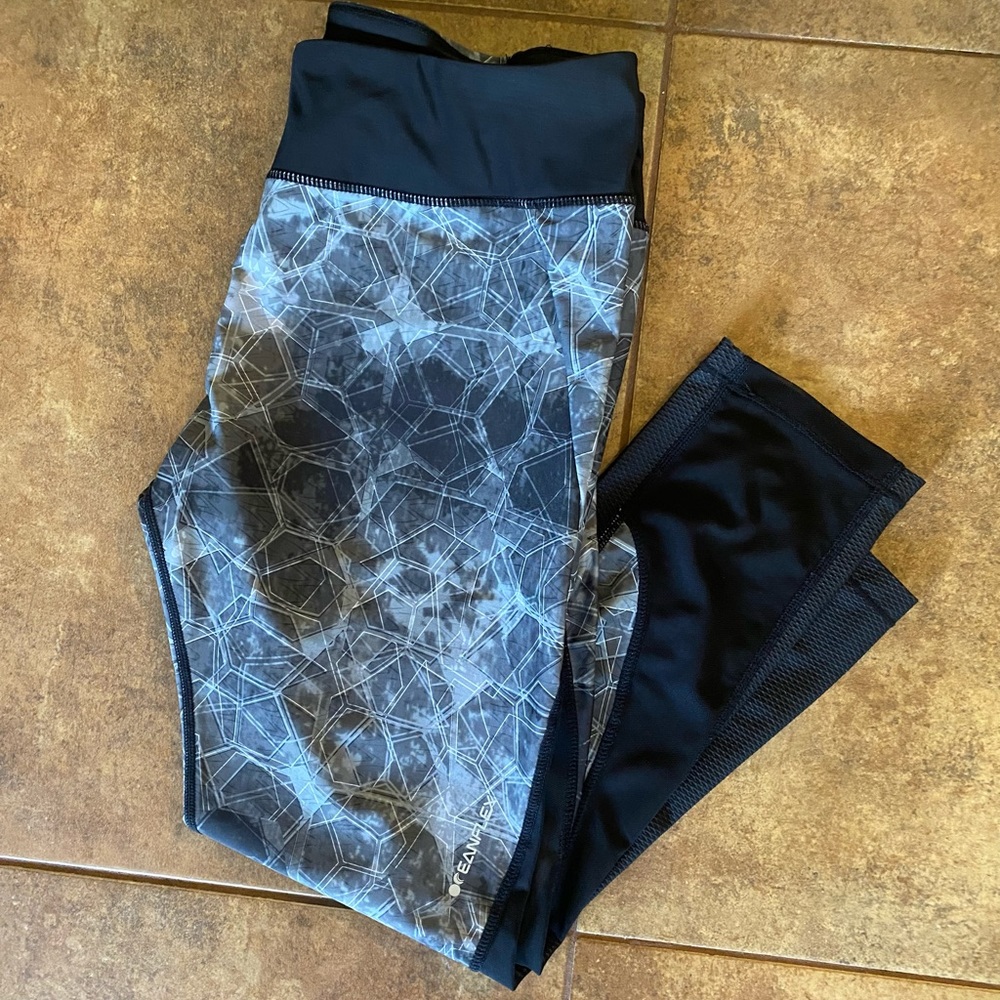 New Pelagic Capri Leggings